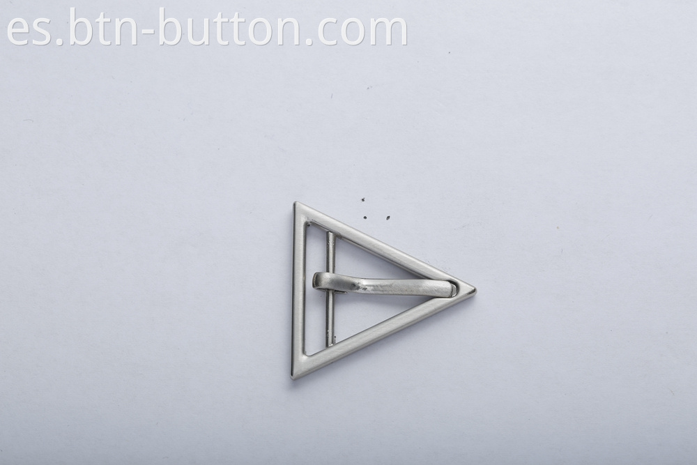 Alloy adjustment buttons for sweaters